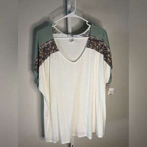 NWT Moa Moa V-Neck White Tee with Floral Print